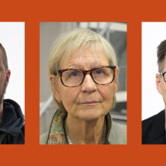 Porträttfoton på Museipanelens medlemmar Nils Harnesk, Kerstin Brunnberg och Klas Grinell mot orange bakgrund.