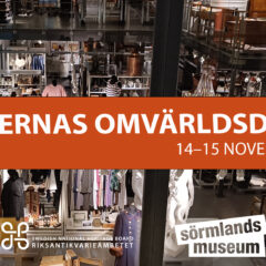 Ett fotografi föreställande Sörmlands museums magasin med texten "Museernas omvärldsdagar 14-15 november 2024".